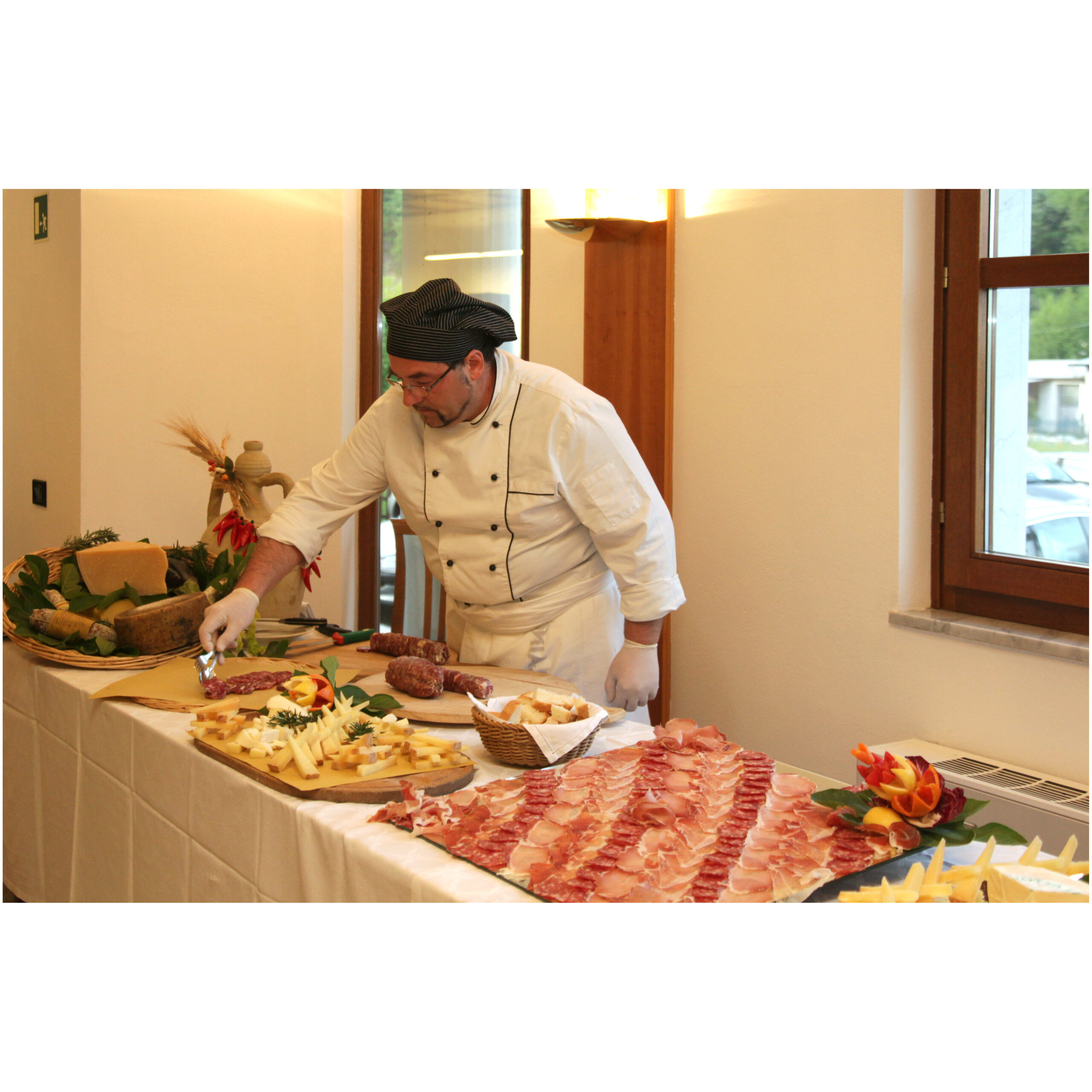 Preparazione di un buffet al Ristorante Abramo Preparazione di un buffet al Ristorante Abramo